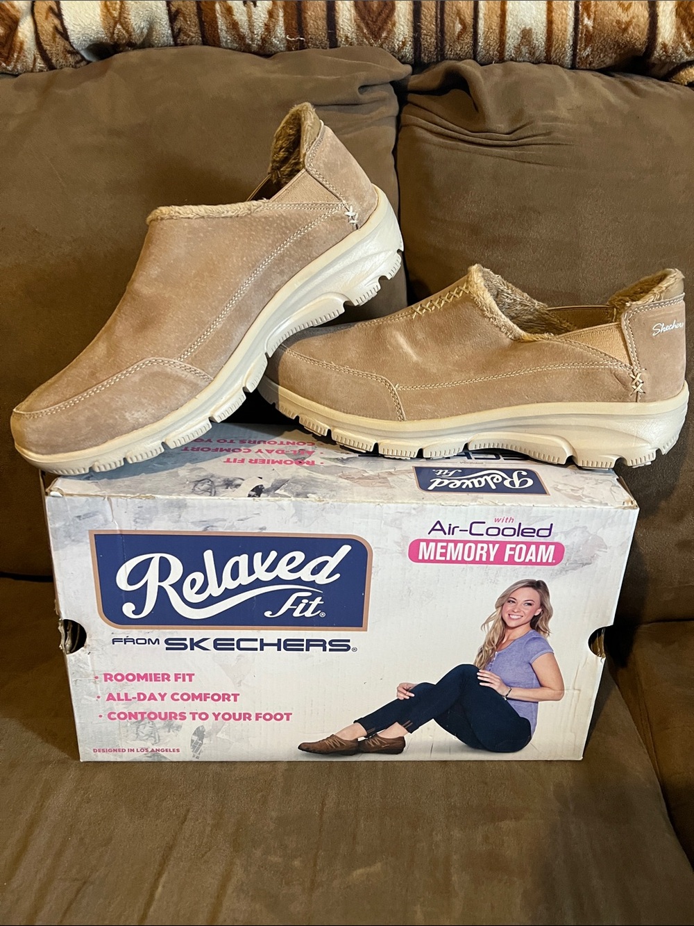 Skechers Relaxed Fit Mules in Tan Suede